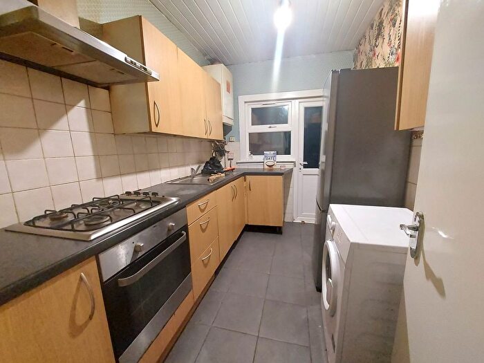 4 Bedroom Semi-Detached House To Rent In Mortlake Road, Ilford, IG1