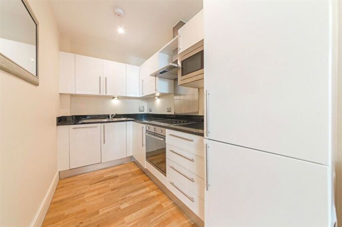Apartment To Rent In Black Bull Yard, Hatton Wall, London, EC1N