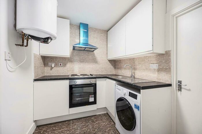 1 Bedroom Flat To Rent In Morning Lane, Hackney, London, E9