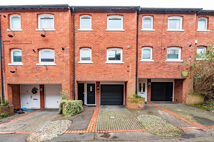 3 Bedroom Town House For Sale In Ten Bell Lane, Norwich, NR2