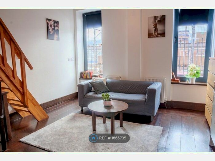 Studio To Rent In Hanover House, London, NW2