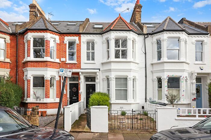 2 Bedroom Flat To Rent In Geraldine Road, Wandsworth, SW18