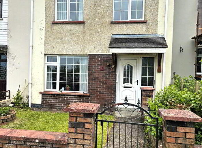 4 Bedroom Mid Terraced House For Sale In Lakeview, Lisnaskea, BT92