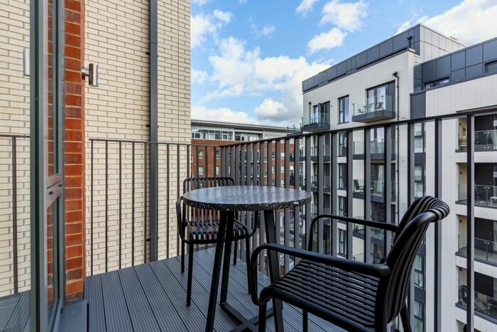 2 Bedroom Flat To Rent In Desborough Road, High Wycombe, HP11