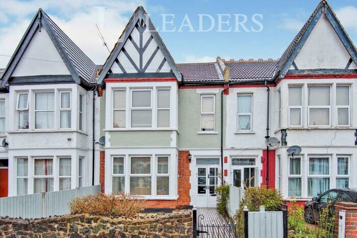 2 Bedroom Flat To Rent In Valkyrie Road, Southend On Sea, SS0