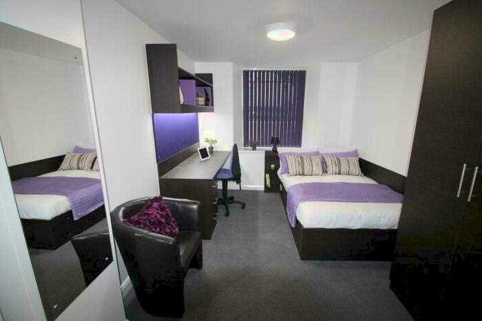 1 Bedroom End Of Terrace House To Rent In The Square, / North Road East, Plymouth, PL4