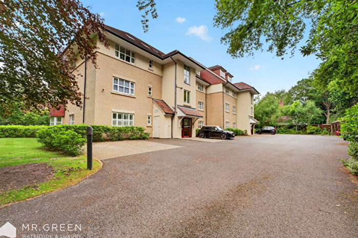 2 Bedroom Apartment For Sale In Chine Crescent Road, Bournemouth, BH2