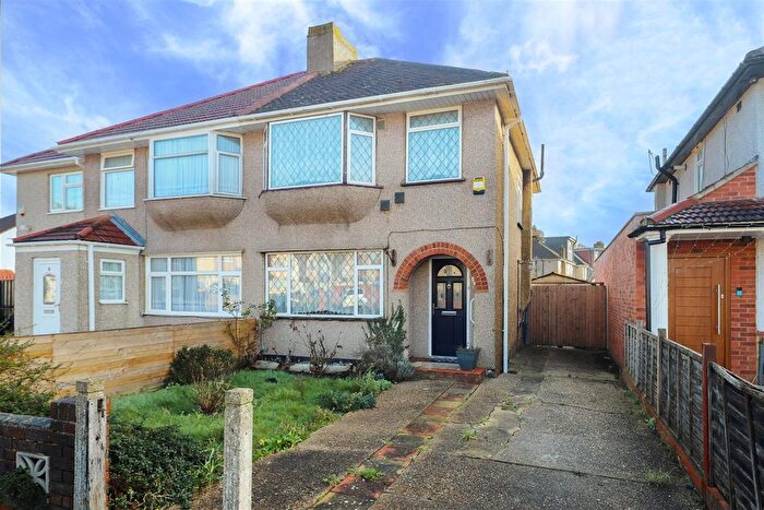 3 Bedroom Semi Detached House For Sale In Strathearn Avenue, Hayes, UB3
