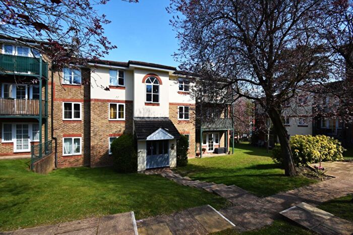 1 Bedroom Flat For Sale In Queen Alexandra Road, High Wycombe, HP11