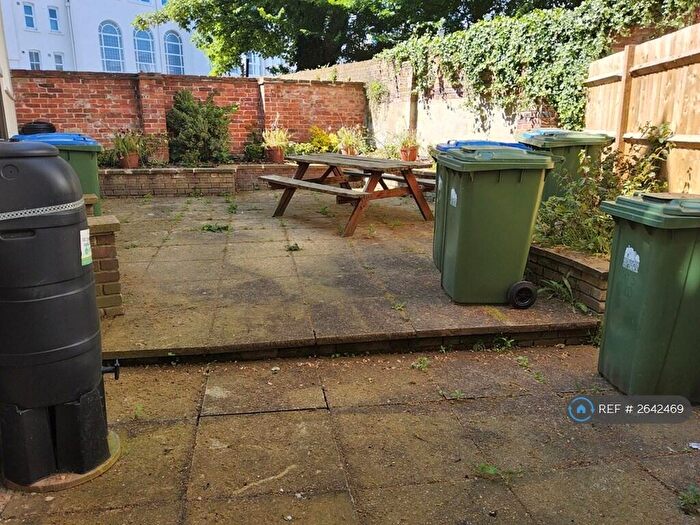 1 Bedroom Flat To Rent In Carlton Crescent, Southampton, SO15