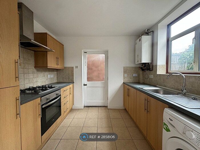 3 Bedroom Detached House To Rent In Whitegates Road, Bilston, WV14