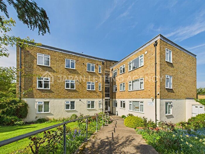 2 Bedroom Flat To Rent In Willowmead Close, Ealing, W5