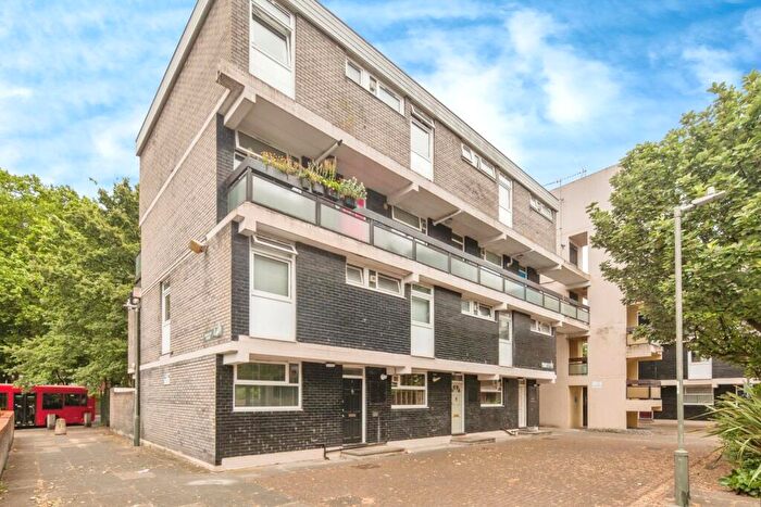 3 Bedroom Flat For Sale In Westbridge Road, Battersea, London, SW11