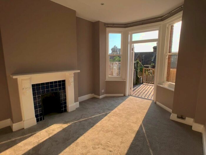 2 Bedroom Flat To Rent In Milward Road, Hastings, TN34