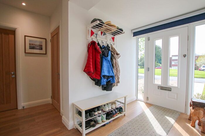 3 Bedroom Terraced House For Sale In Highfield Close, Wokingham, RG40