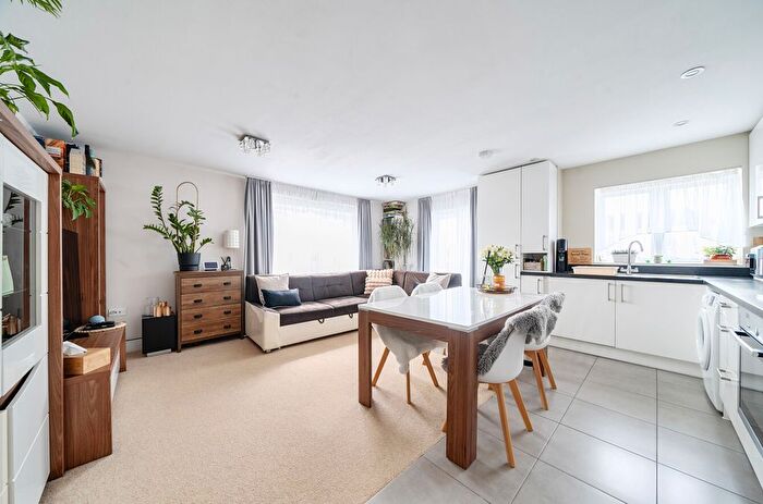 2 Bedroom Flat For Sale In Sycamore House, Holywell Way, Ashford, TW19