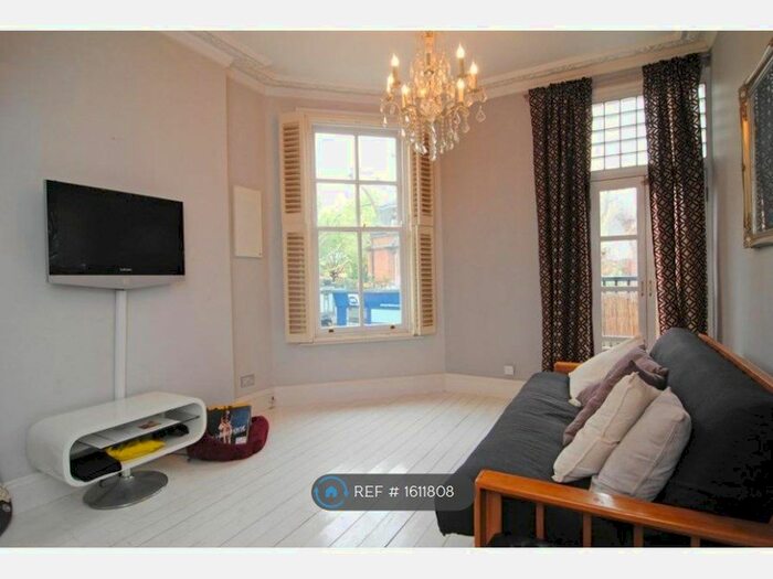 1 Bedroom Flat To Rent In Sandycombe Road, Richmond, TW9
