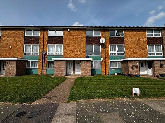 2 Bedroom Maisonette For Sale In Shepherds Close, Chadwell Heath, RM6