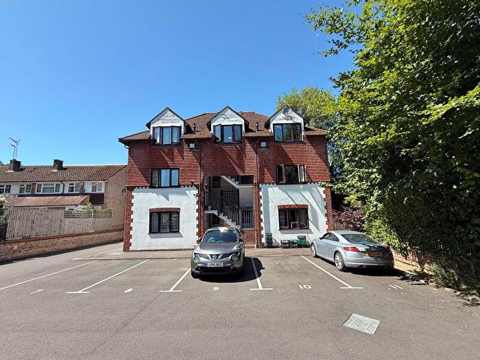 1 Bedroom Flat For Sale In Willow Court, High Wycombe, HP11