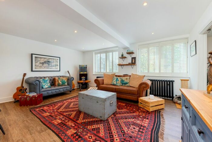 2 Bedroom Flat To Rent In Vincent Square, London, SW1P