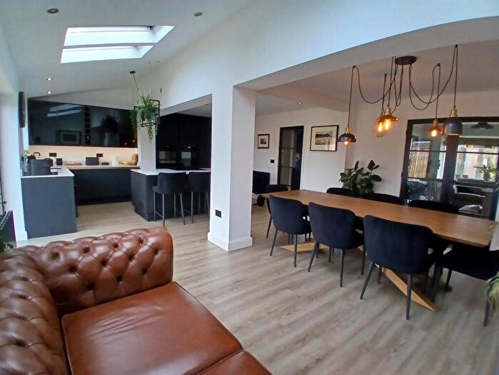 4 Bedroom Detached House For Sale In Whinmoor Drive, Clayton West, Huddersfield, HD8