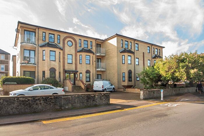 2 Bedroom Flat For Sale In South Road, Hythe, CT21