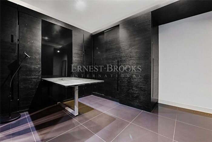 Apartment To Rent In Pan Peninsula, Canary Wharf, London, E14