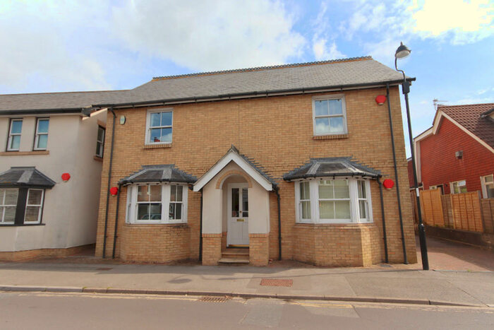 2 Bedroom Ground Flat To Rent In High Street, Milford On Sea, SO41
