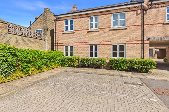 2 Bedroom Apartment For Sale In West Street, St. Neots, Cambridgeshire, PE19