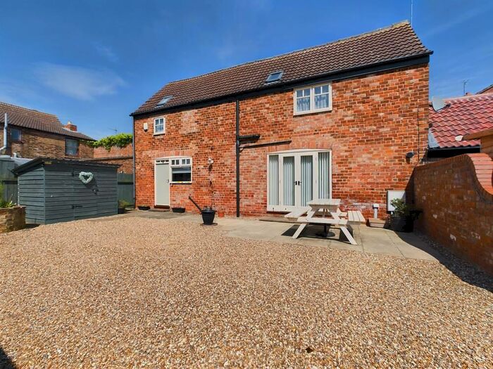 3 Bedroom Barn Conversion For Sale In Old Farm Close, Ottringham, HU12