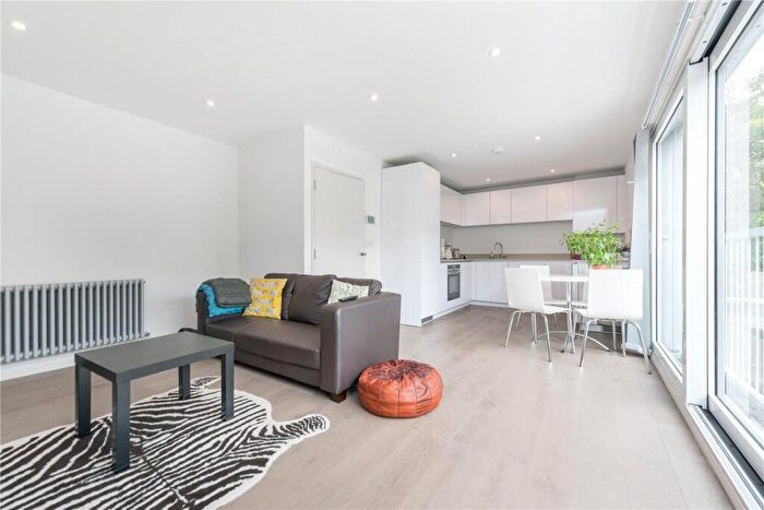 2 Bedroom Apartment To Rent In Walm Lane, London, NW2