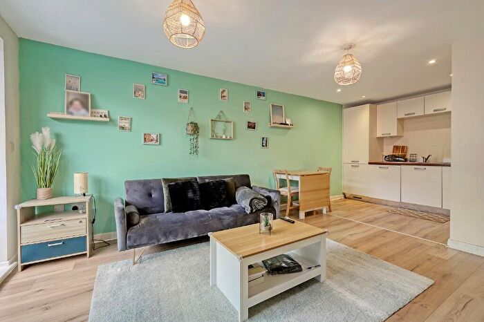 1 Bedroom Apartment For Sale In Spring Place, Barking, London, IG11