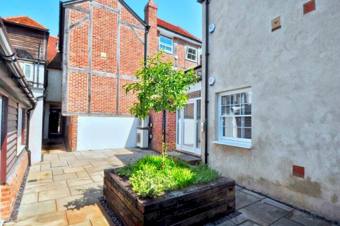 1 Bedroom Apartment To Rent In Brewery Mews, Market Place, Henley On Thames, RG9