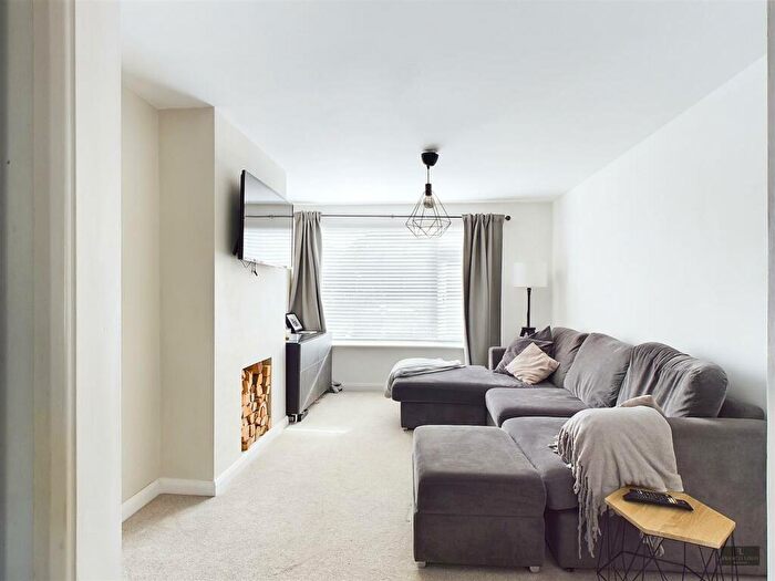4 Bedroom House To Rent In Grainger Close, Exeter, EX2
