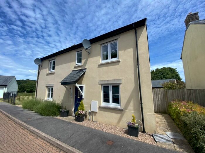 3 Bedroom Semi-Detached House For Sale In Town Meadow, Okehampton, EX20