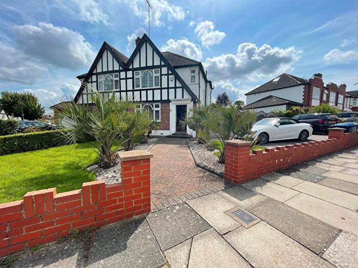 4 Bedroom Property To Rent In The Fairway, Wembley, HA0