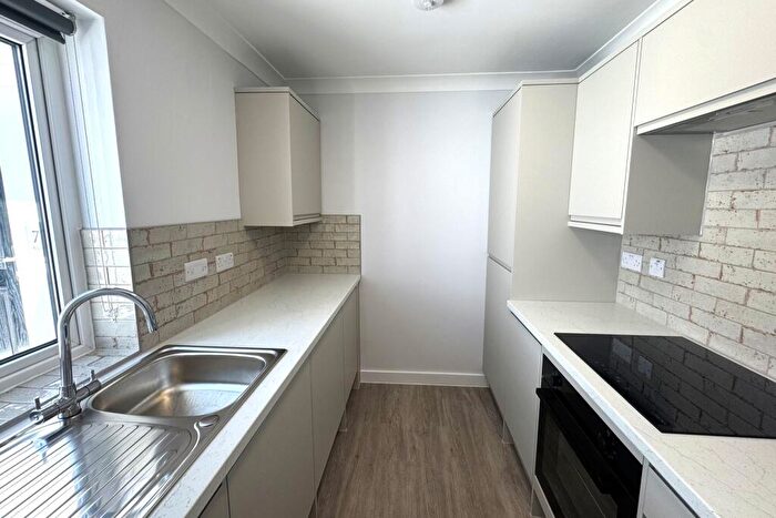 2 Bedroom Flat To Rent In Brighton Road, Horley, RH6