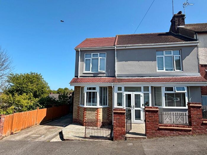 3 Bedroom End Of Terrace House For Sale In Cleveland Road, Gillingham, Kent, ME7