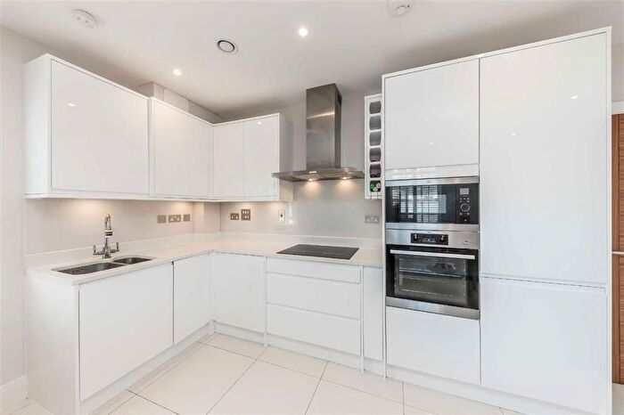 1 Bedroom Flat For Sale In Clapham Road, London, SW9