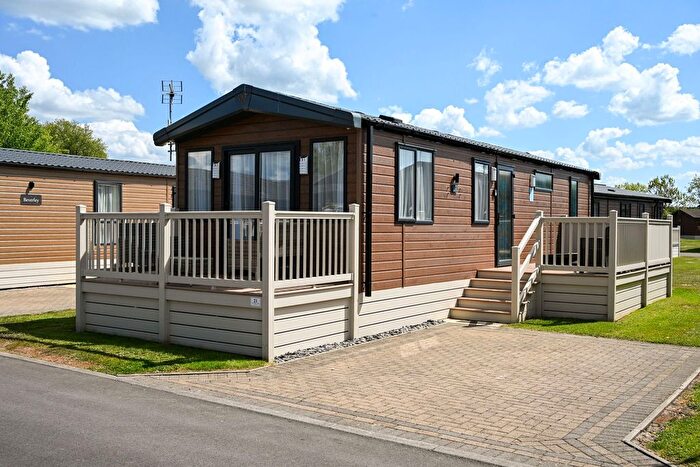 2 Bedroom Mobile/park Home For Sale In Amotherby Lane, Amotherby, Malton, YO17