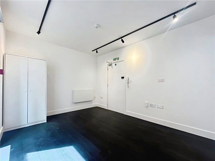 1 Bedroom Flat To Rent In Percy Road, Twickenham, TW2