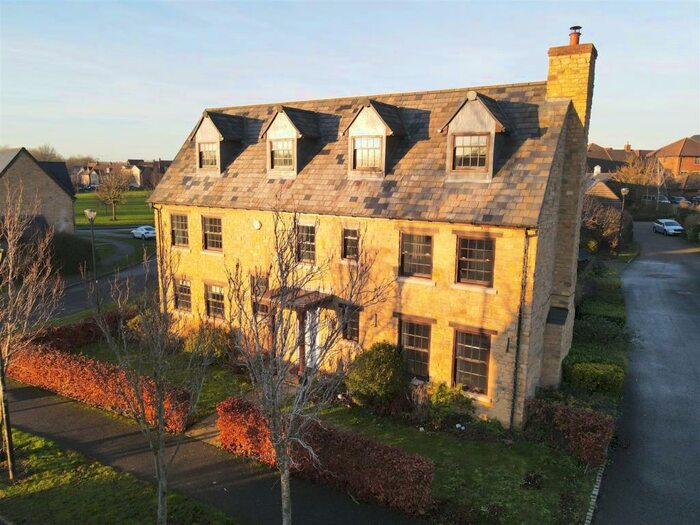 5 Bedroom Detached House To Rent In Islington Grove, Monkston Park, Milton Keynes, MK10