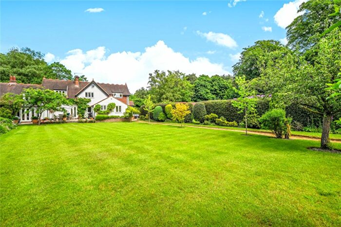 3 Bedroom Link Detached House For Sale In College Ride, Bagshot, Surrey, GU19