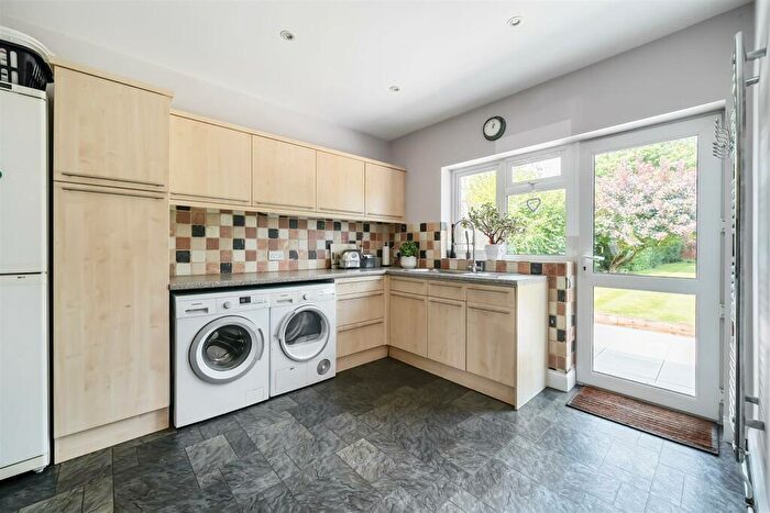 5 Bedroom Detached House For Sale In Botley Road, Chesham, HP5