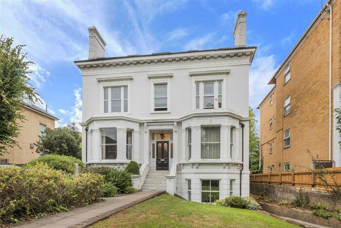 1 Bedroom Flat To Rent In Upper Richmond Road, London SW15