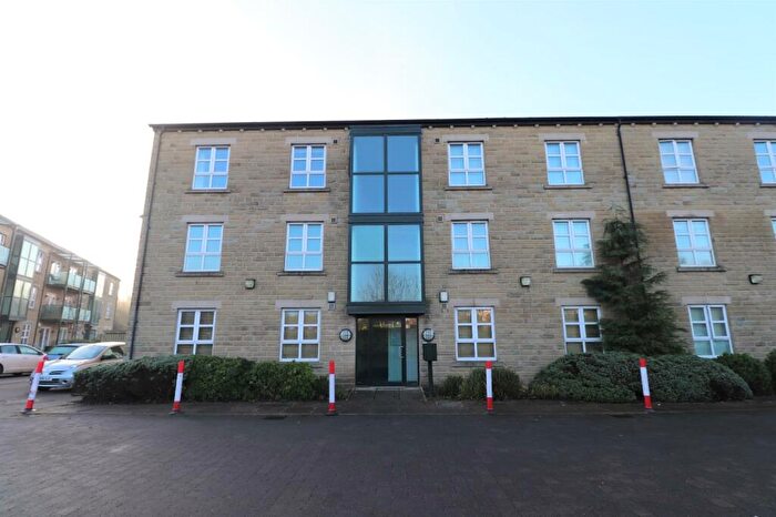 2 Bedroom Flat To Rent In Roker Lane, Pudsey, West Yorkshire, LS28