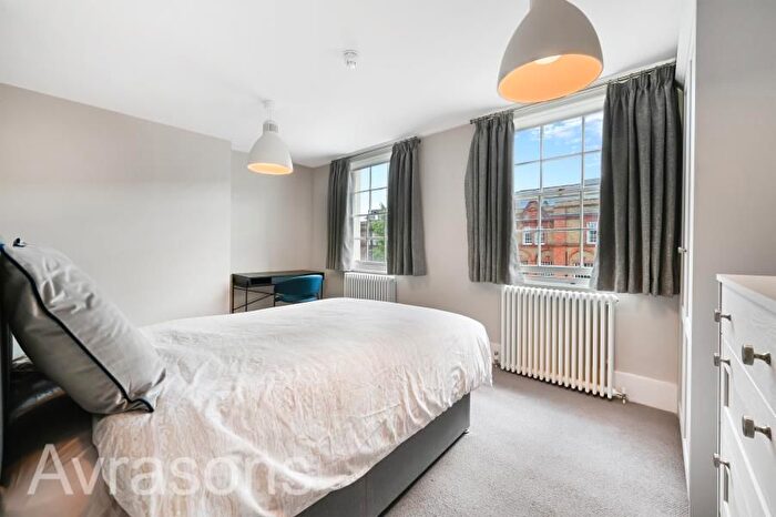 Studio To Rent In Brixton Road, Oval, SW9