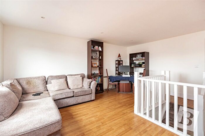 2 Bedroom Flat For Sale In Station Road, Upminster, RM14