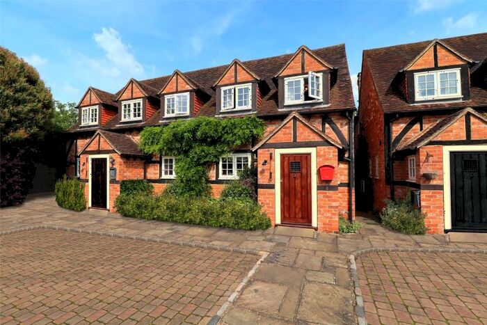 3 Bedroom Semi-Detached House To Rent In Ottershaw, KT16