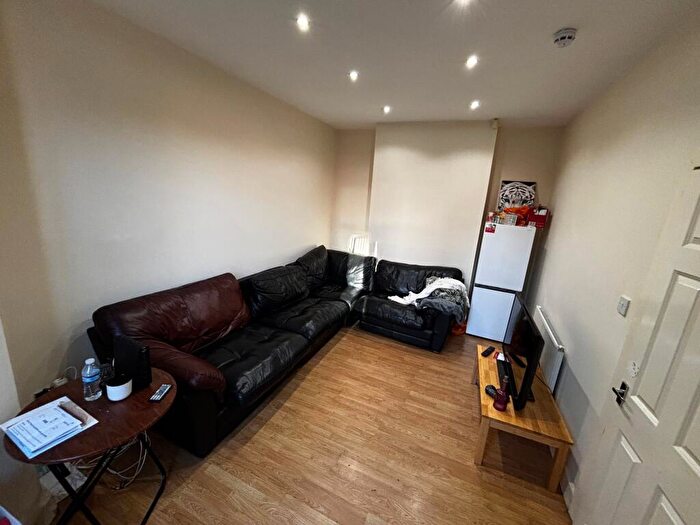 6 Bedroom House To Rent In Brudenell View, Leeds, LS6